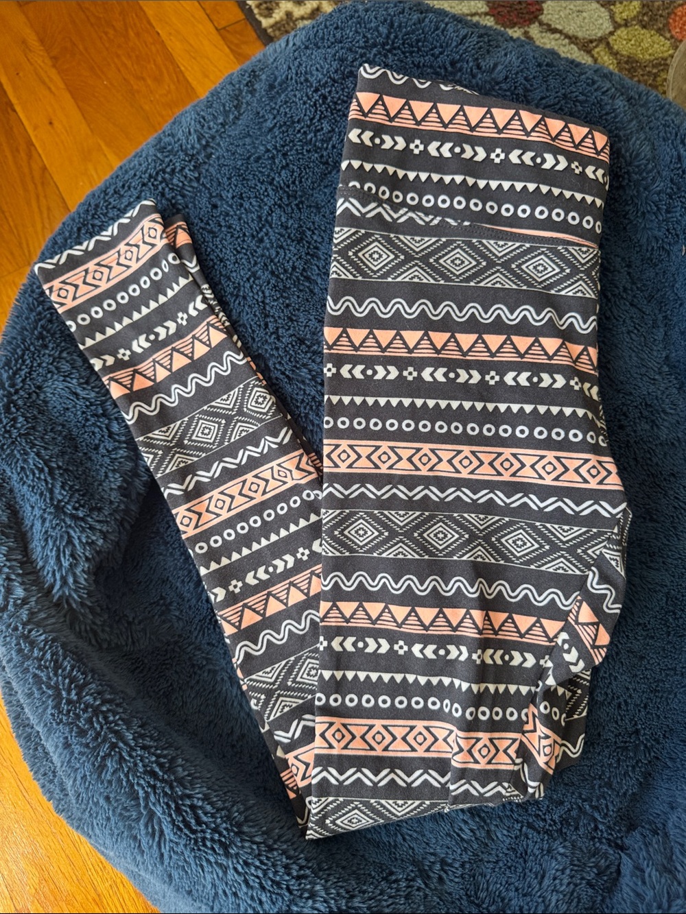 Balance Collection Fair Isle Geometric Patterned Black and Peach Leggings size s